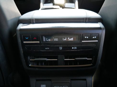 Used 2024 Acura MDX SH-AWD w/ Technology Package image 12