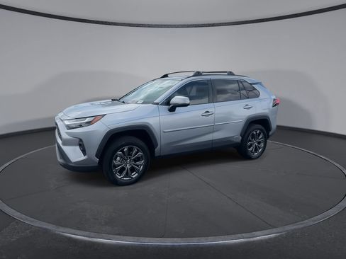 Used 2022 Toyota RAV4 XLE Premium AWD/4WD image 8