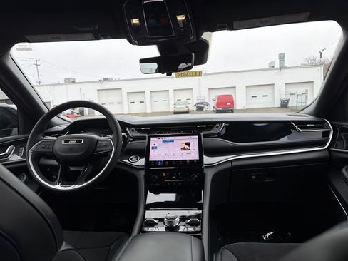 Used 2022 Jeep Grand Cherokee Trailhawk w/ Advanced Protech Group II image 18