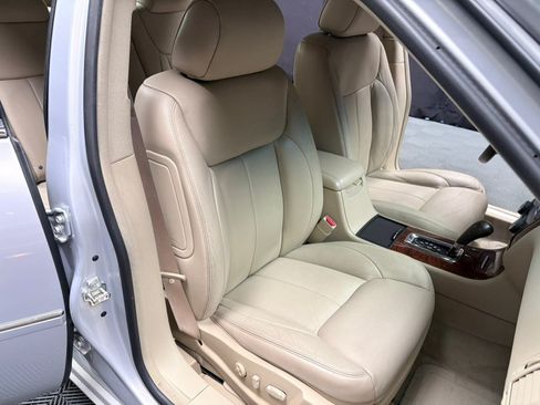 Used 2007 Cadillac DTS w/ Trunk Convenience Package FWD image 31