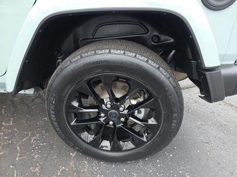 Used 2024 Jeep Wrangler Unlimited Sahara AWD/4WD image 58
