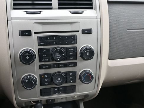 Used 2010 Ford Escape XLT image 12