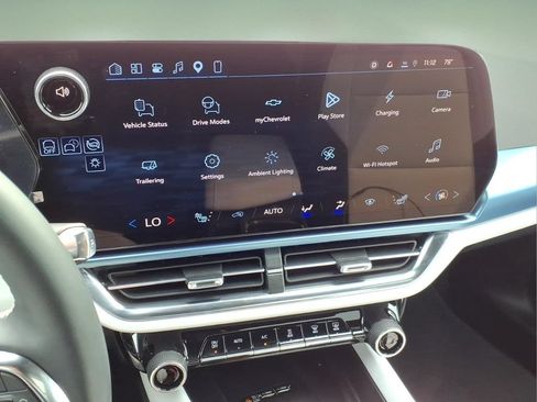 Used 2026 Chevrolet Equinox EV LT FWD image 27
