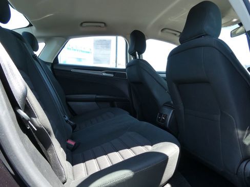 Used 2020 Ford Fusion SE FWD image 15