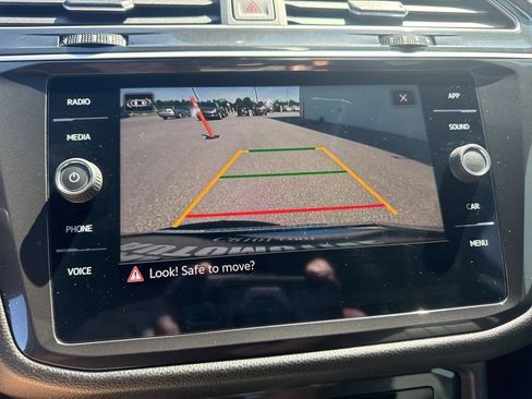 Certified 2023 Volkswagen Tiguan SE R-Line FWD image 23