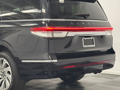 Certified 2024 Lincoln Navigator L Reserve AWD/4WD image 7