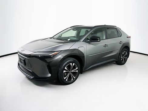 Used 2023 Toyota bZ4X XLE w/ Weather Package image 4