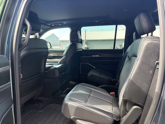 Used 2024 Jeep Wagoneer Series II w/ Premium Group I AWD/4WD image 8