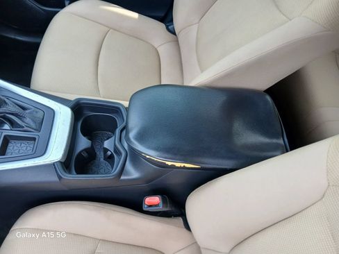 Used 2021 Toyota RAV4 LE FWD image 8