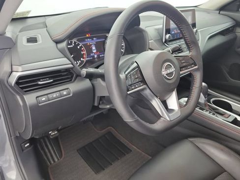 Used 2023 Nissan Altima 2.5 SR FWD image 19