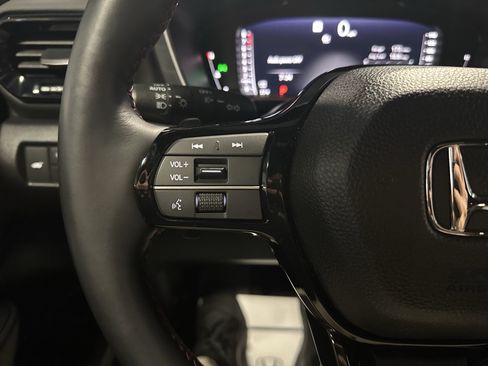 Used 2025 Honda Pilot Black Edition image 12