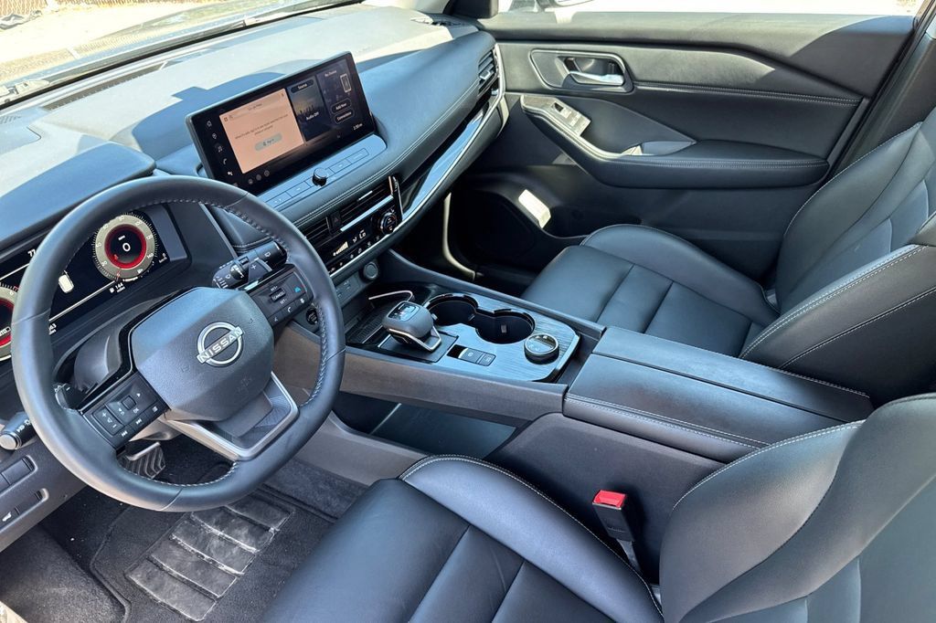 Used 2026 Nissan Rogue SL AWD/4WD image 4