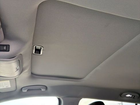 Used 2021 GMC Terrain SLT w/ Elevation Edition image 8