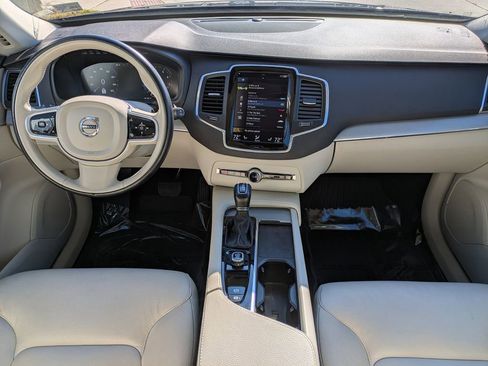 Certified 2022 Volvo XC90 T5 Momentum w/ Climate Package image 15