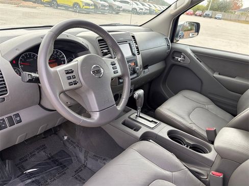Used 2019 Nissan Frontier SL image 6
