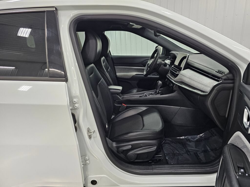 Used 2024 Jeep Compass Latitude AWD/4WD image 17