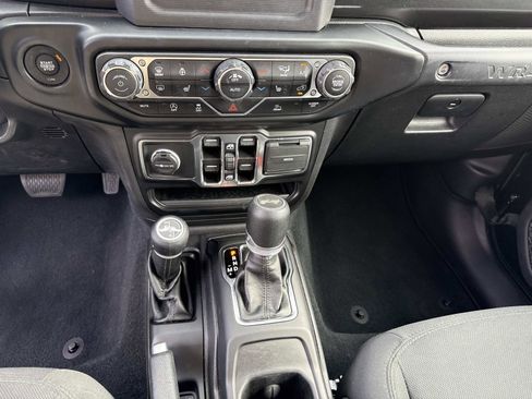 Used 2022 Jeep Wrangler Unlimited Sport image 28