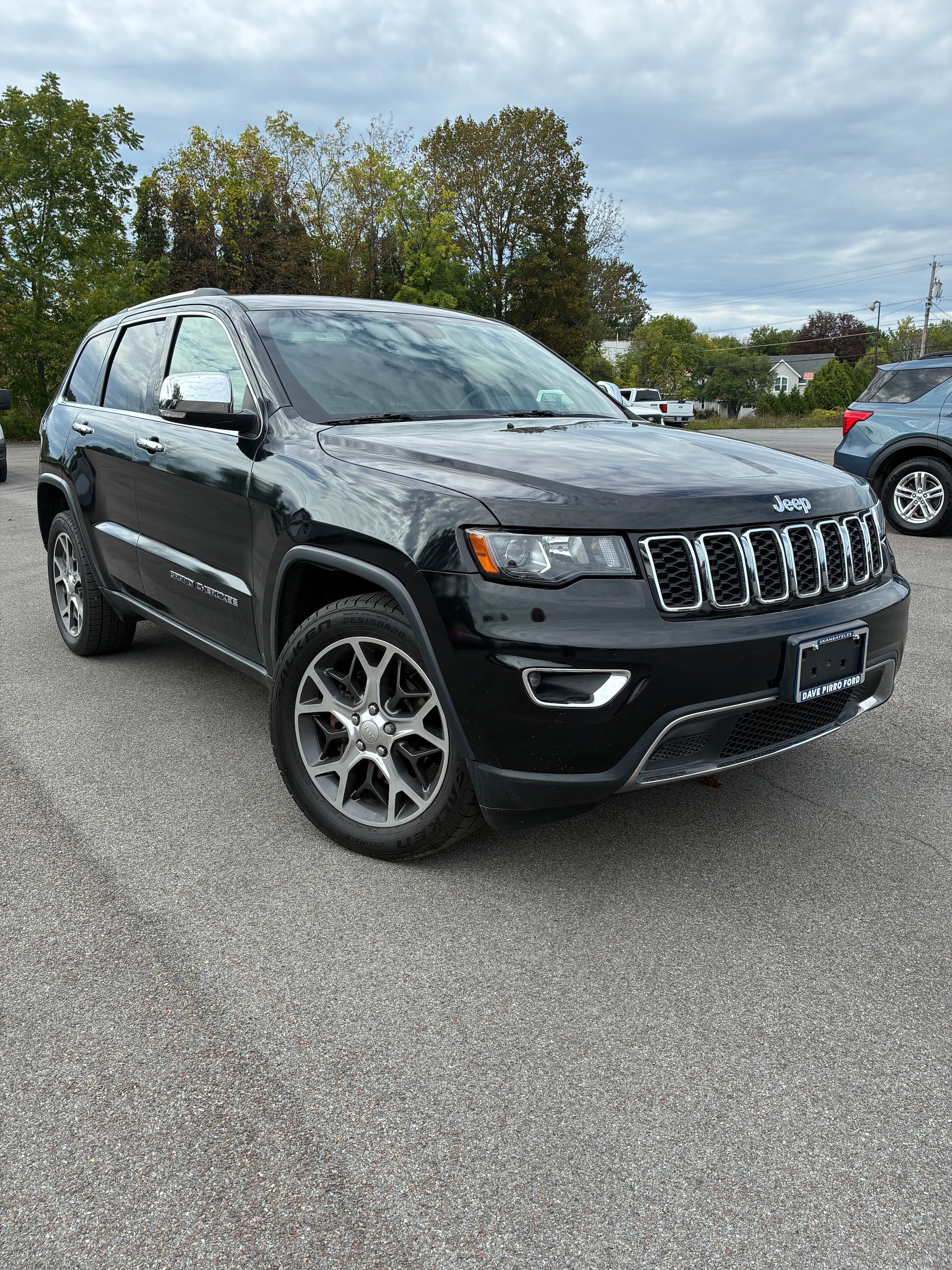 Used 2019 Jeep Grand Cherokee Limited AWD/4WD image 4