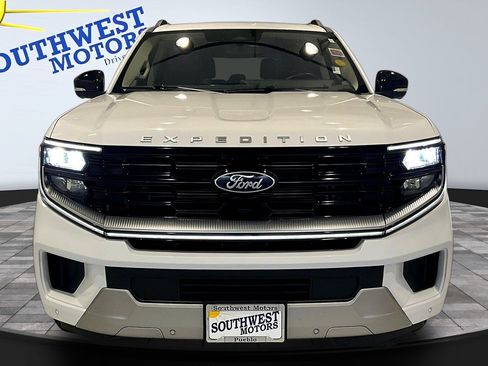 Used 2025 Ford Expedition Platinum AWD/4WD image 2