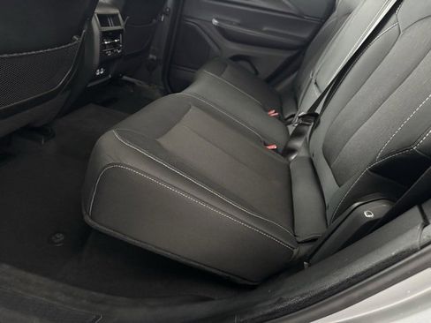 Used 2023 Jeep Grand Cherokee Laredo image 11