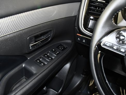Used 2020 Mitsubishi Outlander SEL AWD/4WD image 32