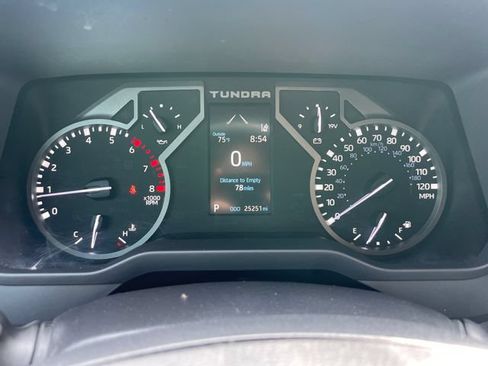 Used 2022 Toyota Tundra SR5 w/ SR5 Convenience Package AWD/4WD image 9