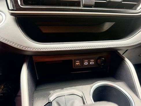 Used 2023 Toyota Highlander L FWD image 50