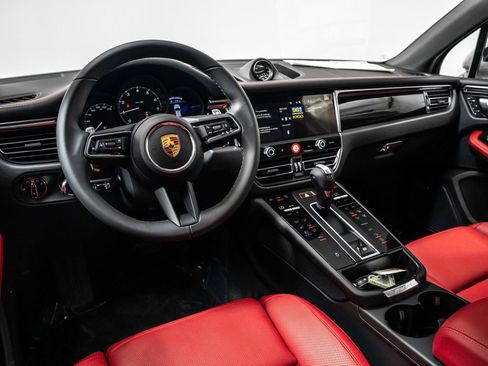 New 2026 Porsche Macan AWD/4WD image 4
