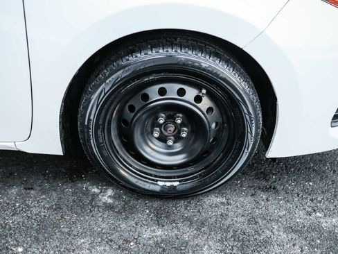 Used 2019 Toyota Corolla LE image 7