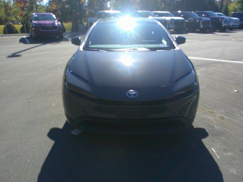 Used 2024 Toyota Prius LE image 5
