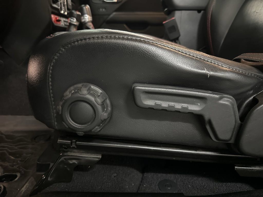 Used 2020 Jeep Gladiator Rubicon AWD/4WD image 33