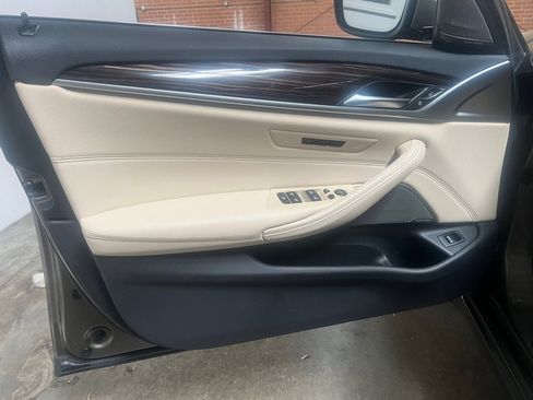 Used 2019 BMW 530i w/ Luxury Package image 29