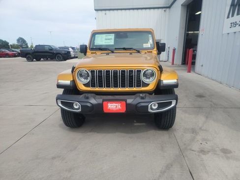 New 2026 Jeep Wrangler Unlimited Sahara AWD/4WD image 17