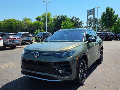 Used 2026 Volkswagen Tiguan SEL R-Line AWD/4WD image 8