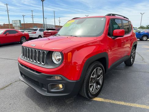 Used 2017 Jeep Renegade Latitude w/ Cold Weather Group FWD image 7