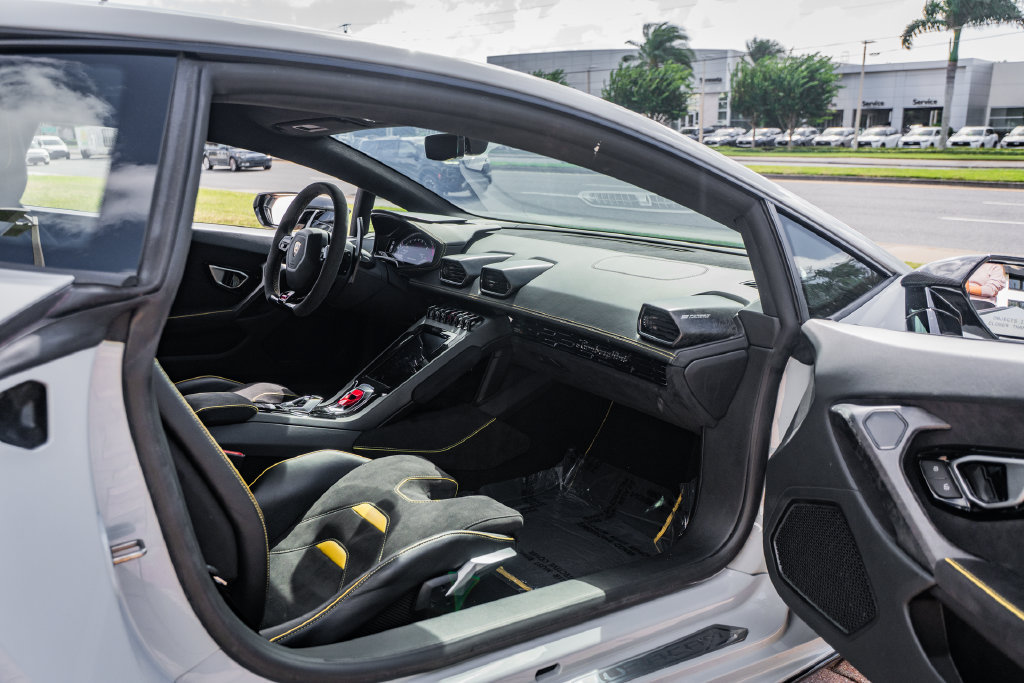 Used 2020 Lamborghini Huracan EVO RWD image 30