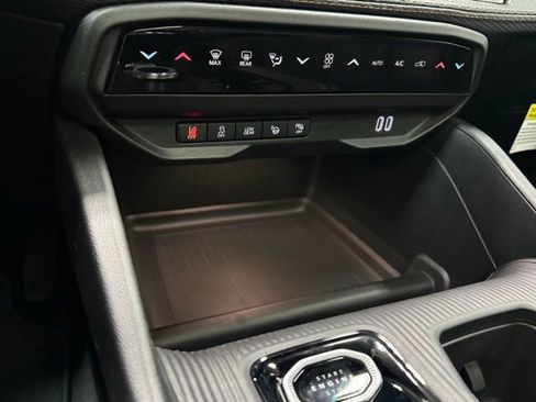 New 2026 Jeep Cherokee Overland image 19