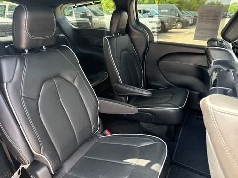 Used 2022 Chrysler Pacifica Limited w/ Uconnect Theater Family Group AWD/4WD image 23