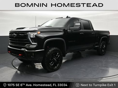 Used 2026 Chevrolet Silverado 2500 LT w/ Trail Boss Package AWD/4WD image 1
