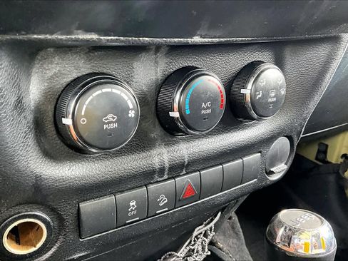 Used 2013 Jeep Wrangler Sport AWD/4WD image 27