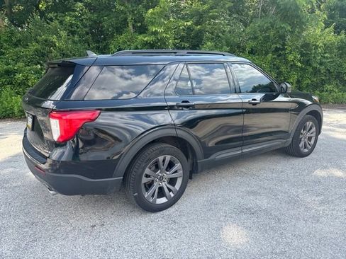 Used 2021 Ford Explorer XLT w/ Equipment Group 202A AWD/4WD image 4