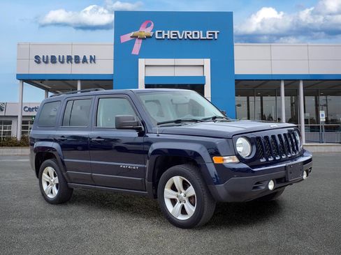 Used 2017 Jeep Patriot Latitude AWD/4WD image 3