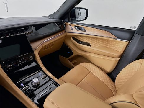 Used 2025 Jeep Grand Cherokee Summit image 26