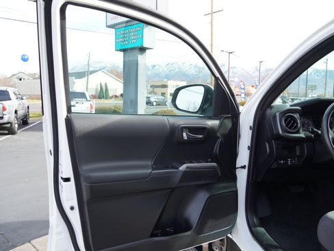 Used 2019 Toyota Tacoma TRD Off-Road image 15