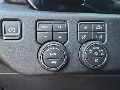 Used 2026 Chevrolet Silverado 1500 High Country AWD/4WD image 17