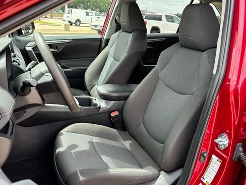 Used 2025 Toyota RAV4 XLE AWD/4WD image 12
