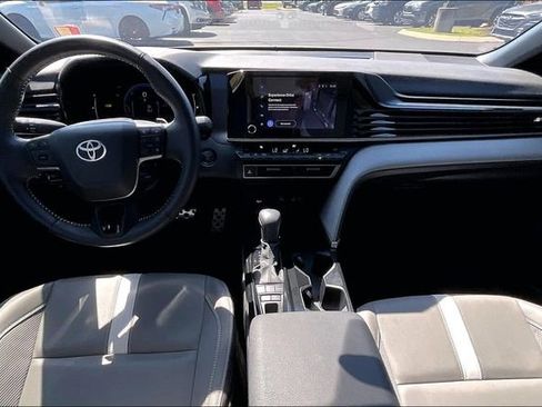 Used 2025 Toyota Camry SE FWD image 15