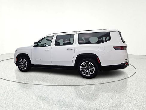 Used 2023 Jeep Wagoneer L Series II AWD/4WD image 4