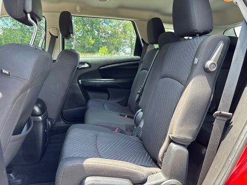 Used 2015 Dodge Journey American Value Package w/ Flexible Seating Group FWD image 13