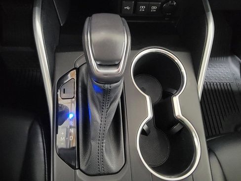 Used 2021 Toyota Highlander XLE image 18